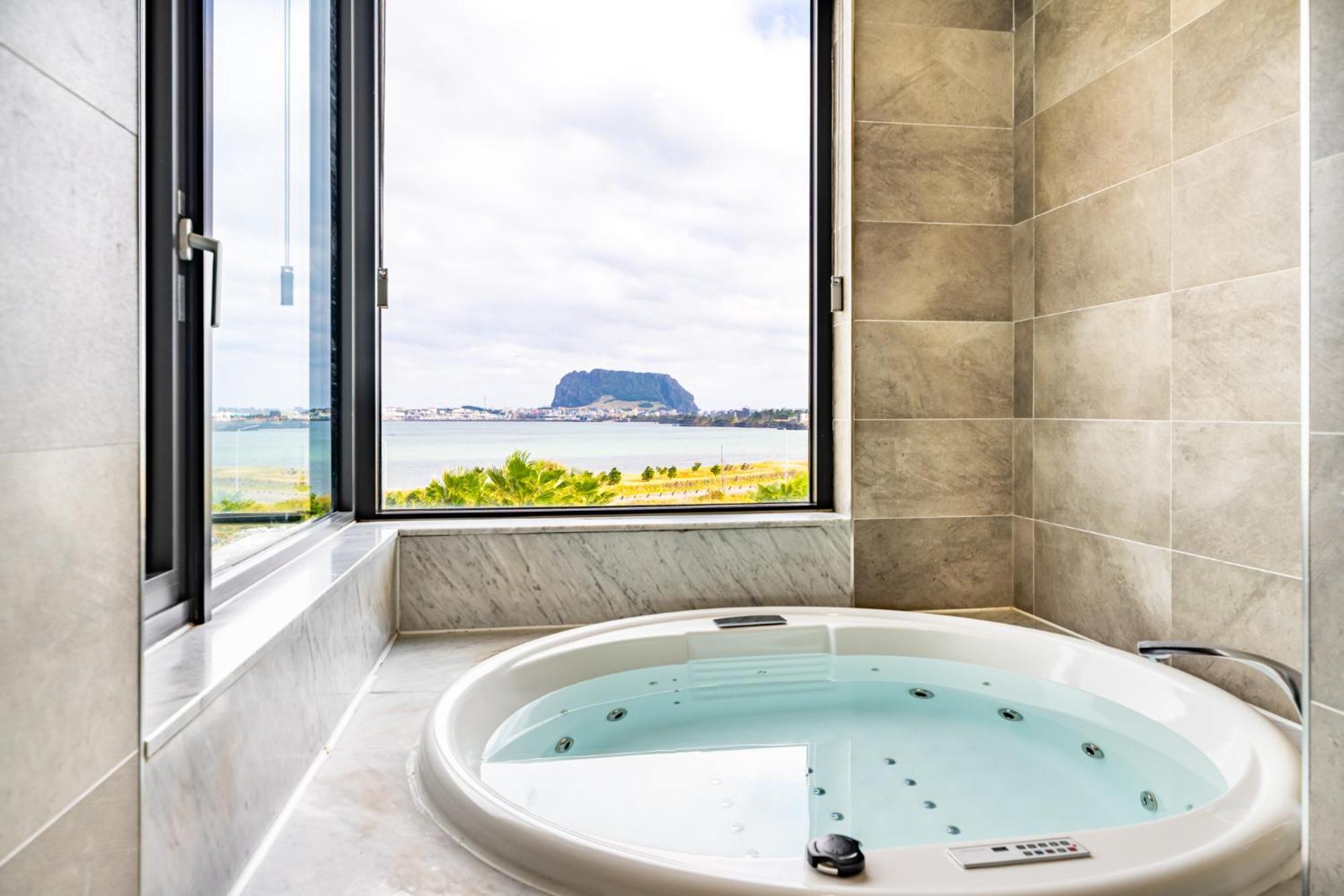 Jeju Attirance Hotel & Poolvilla Seogwipo Exterior photo