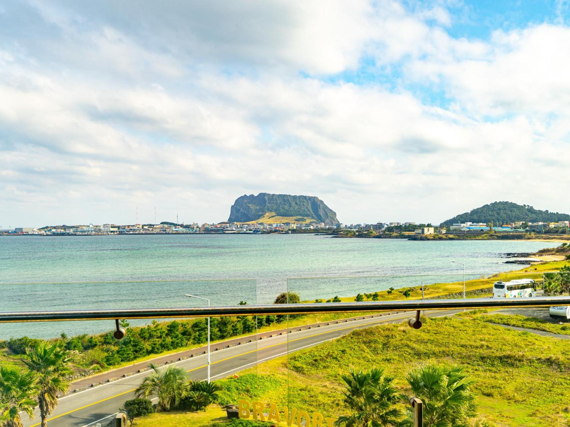 Jeju Attirance Hotel & Poolvilla Seogwipo Exterior photo